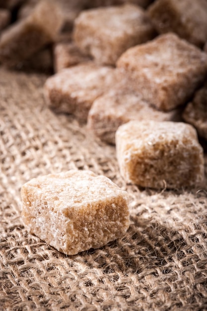 Photo brown sugar cubes  on organic tablecloth