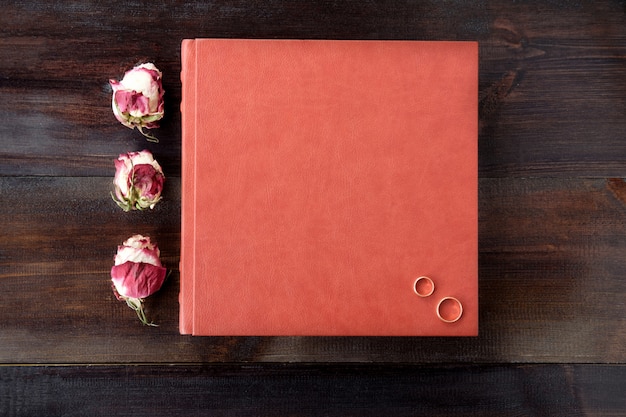 Photo brown wedding album with rose flowers decoration