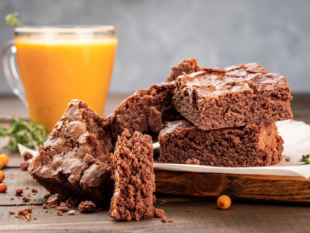 I biscotti brownie si trovano sulla lavagna