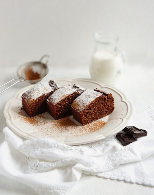 Brownie met bessen en chocolade