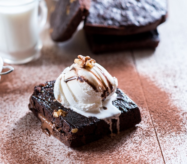 Photo brownie with ice cream