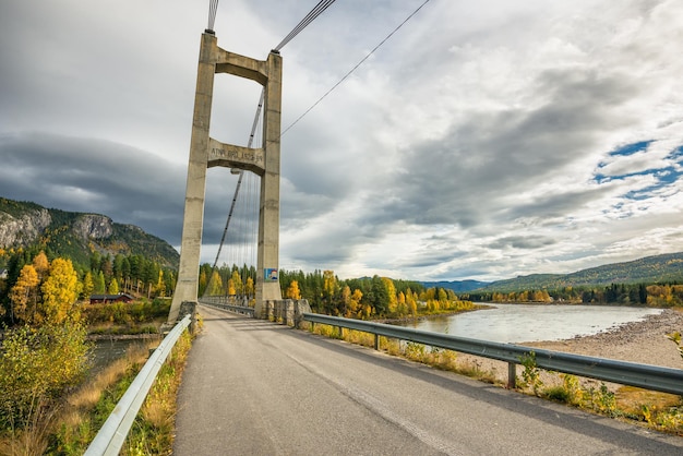 Brug over de Glomma-rivier Noorwegen