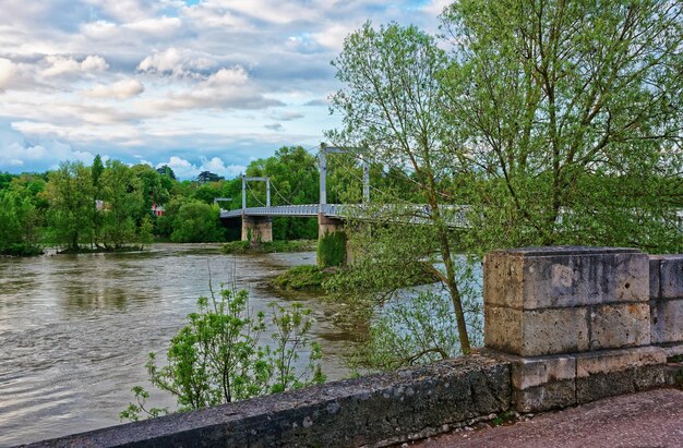 Brug over de rivier de Loire in Tours in het departement Indre et Loir in de Loire-vallei, Frankrijk.