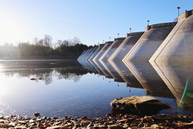 Foto brug over de rivierdam bij het meer butgenbach