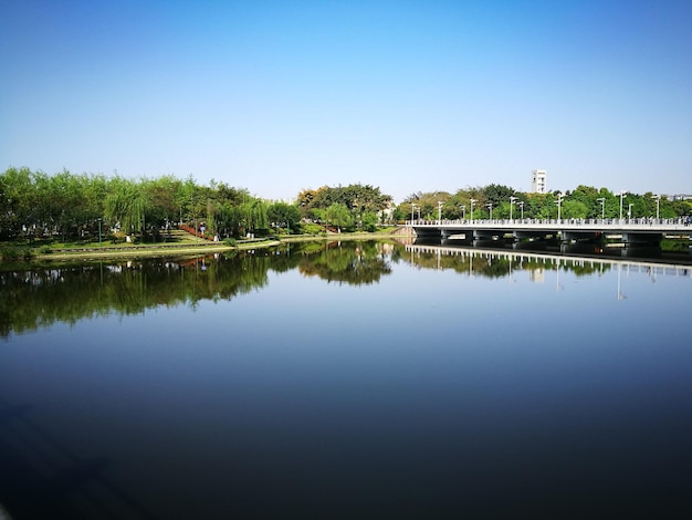 Brug over meer