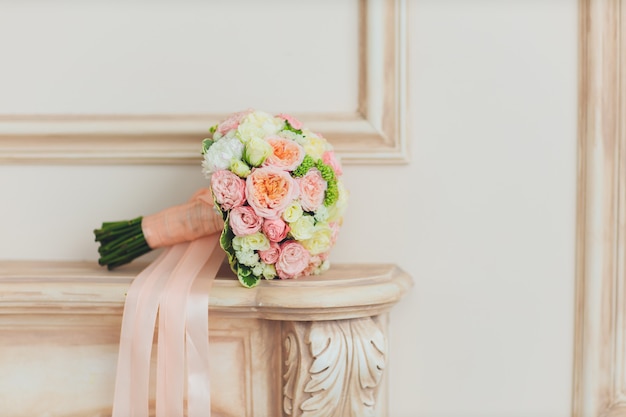 Bruidsboeket. bloemen in het interieur. het huis is versierd met bloemen. boeket bloemen.