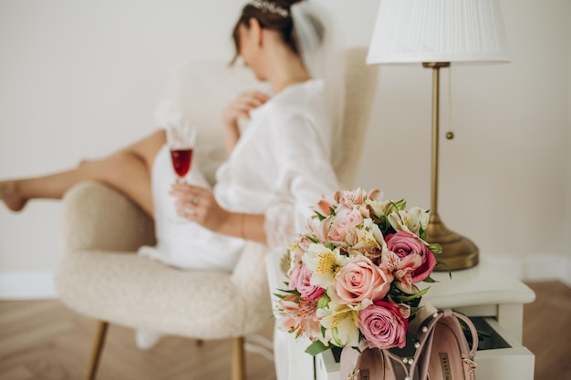 Bruidsboeket van de bruid Trouwdag Gelukkige bruid Boeket van de bruid Mooi boeket witte bloemen Mooie bloemen