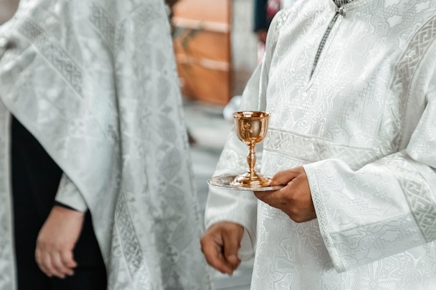 Bruiloft accessoires en interieur in Saint Trinity Orthodox Convent