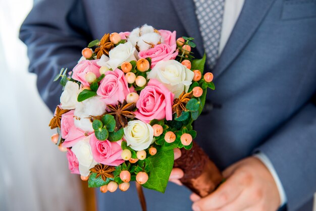 Bruiloft boeket van verschillende bloemen