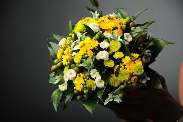 Bruiloft boeket van verschillende bloemen