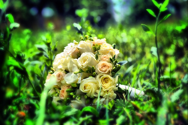 Bruiloft boeket van verschillende bloemen