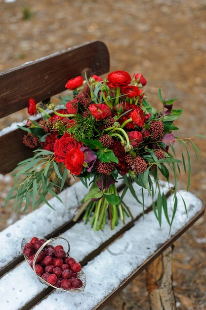 Bruiloft decoraties voor de ceremonie in de straat in de winter.