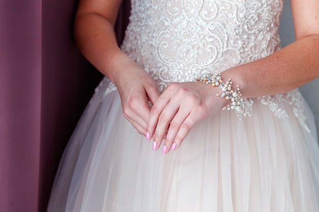 Bruiloft details en accessoires. Armband bruid