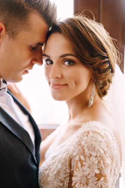 bruiloft fotoshoot in montenegro perast close-up portret van een bruidspaar