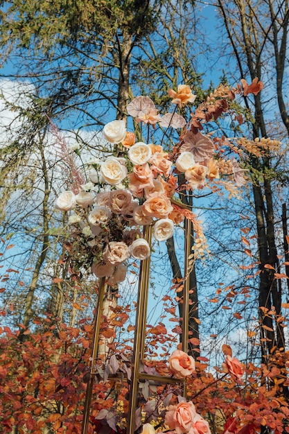 Bruiloft herfst ceremonie boog bloemen decoratie ontwerp