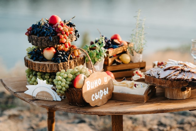 Foto bruiloftsdecor met natuurlijke elementen