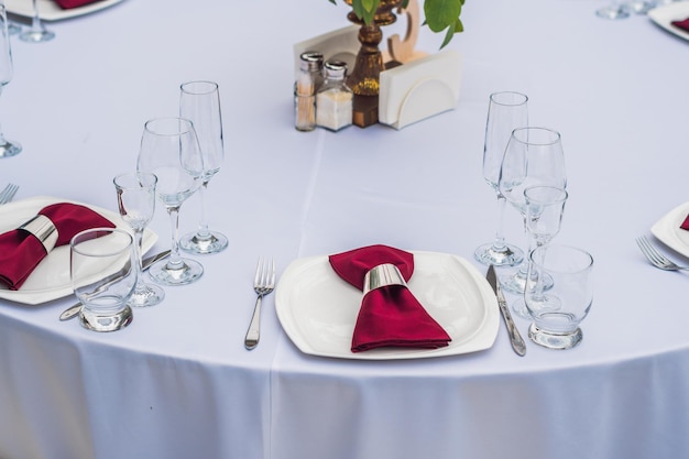 Bruiloftstafeldecoratie, cateringservice Tafelset voor een evenementfeest of huwelijksreceptie