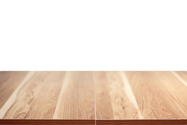 Bruin leeg houten tafelblad dat op witte achtergrond wordt geïsoleerd