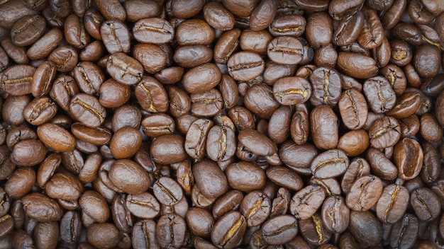 Bruine geroosterde de textuurachtergrond van koffiebonen.