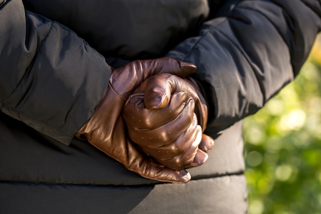 Foto bruine herenhandschoenen van echt leer