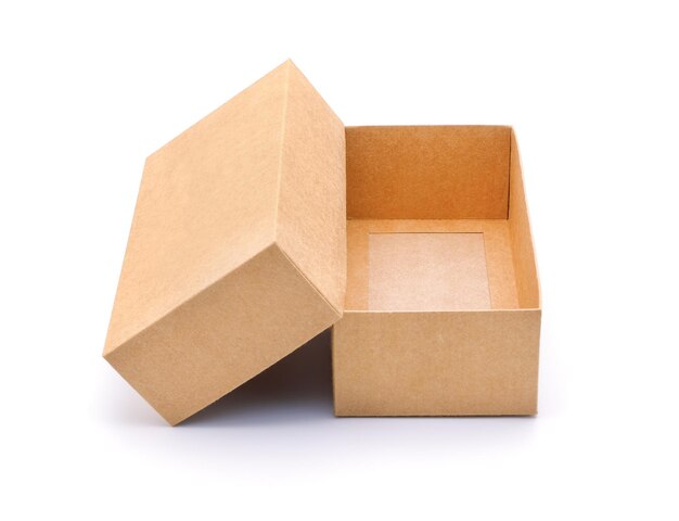 Foto bruine kartonnen doos geïsoleerd op witte achtergrond met band geschikt voor verpakking