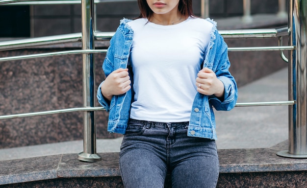 Brunette girl wearing a white t-shirt