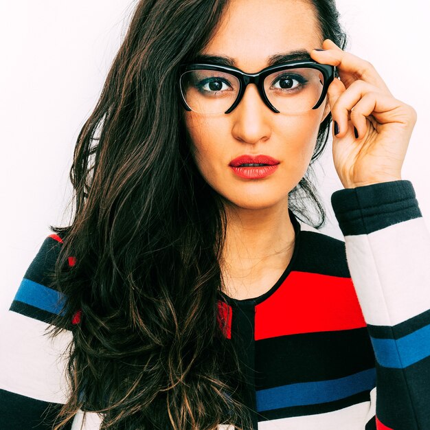 Photo brunette model in a fashion striped coat and stylish eyewear. elegant outfit