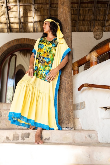 Photo brunette woman posing with a traditional long dress outdoors