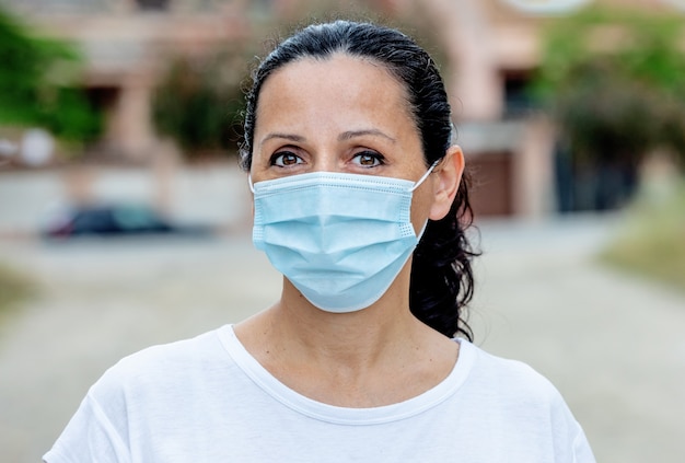 Brunette woman wearing a mask