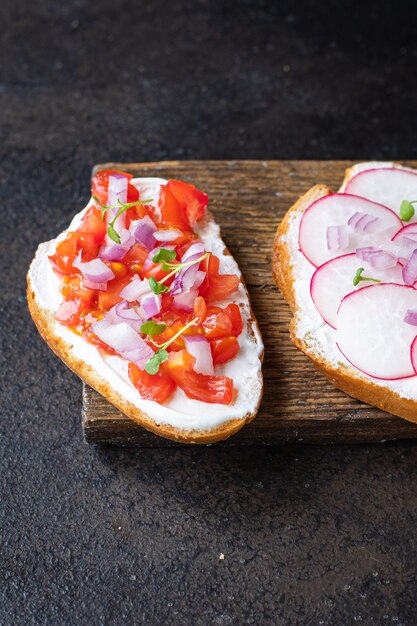 Bruschetta Groente Tomaat Radijs Ui Roomkaas