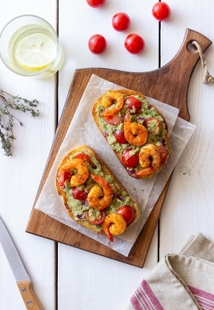 Bruschetta met garnalenguacamole en tomaten Gezond eten Ontbijt