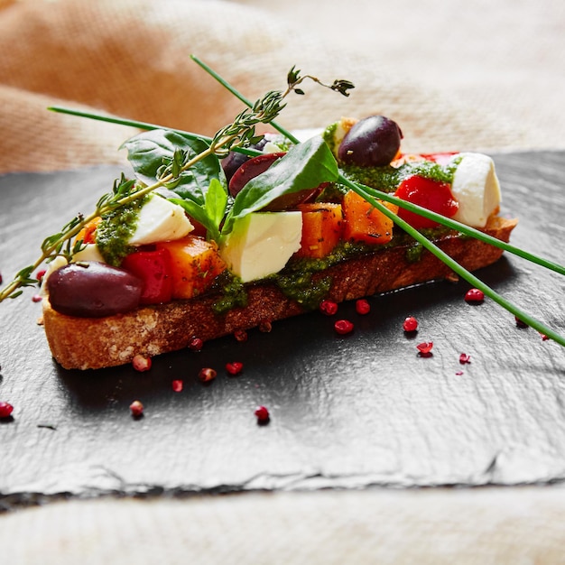 Bruschetta met geroosterde pompoen