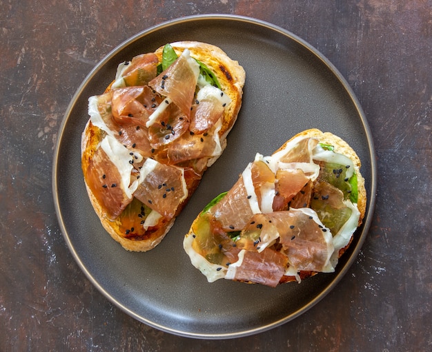 Bruschetta met prosciutto en serranoham