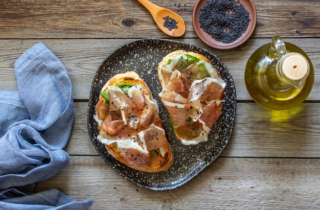 Bruschetta met prosciutto en serranoham