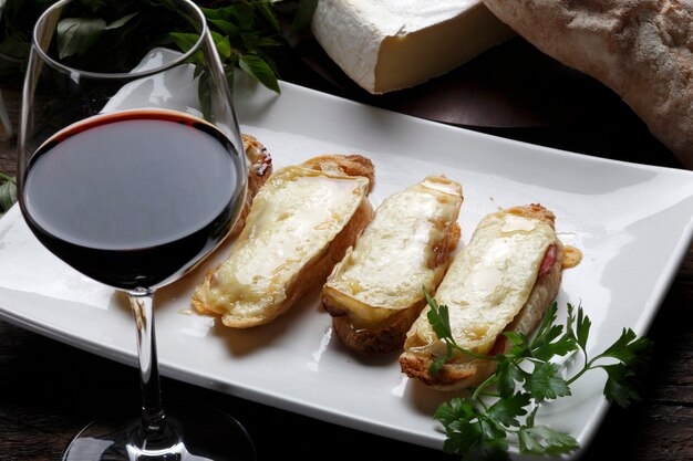 Bruschetta and red wine