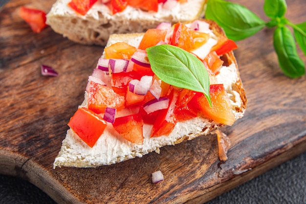 bruschetta tomaat basilicum snack sandwich groente gezonde maaltijd eten snack op tafel kopieer ruimte