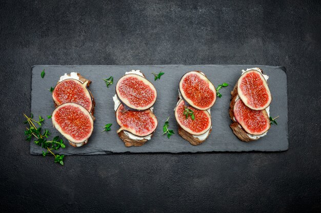 Bruschetta with blue cheese and fresh figs