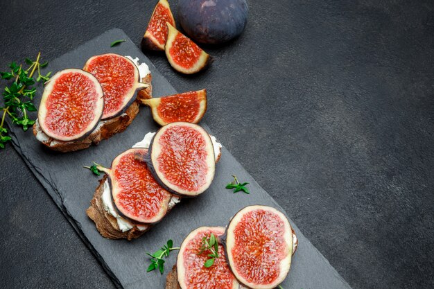 Bruschetta with blue cheese and fresh figs