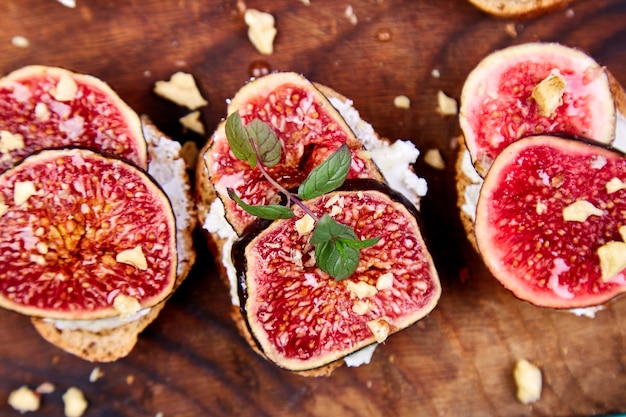 Bruschetta with cottage cheese, figs, and honey