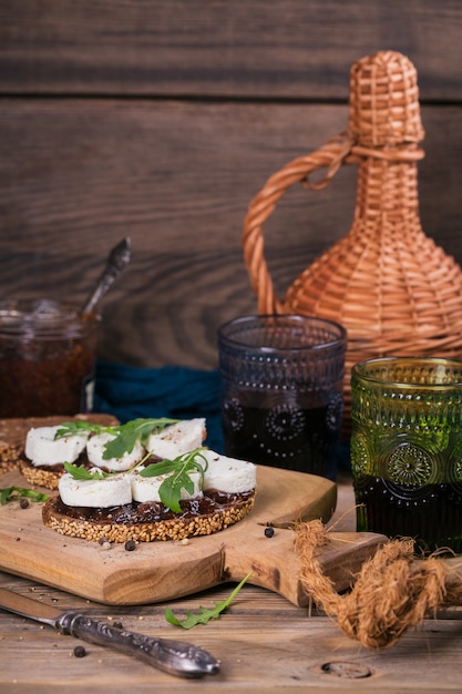 Bruschetta with fig jam, goat cheese and rucola