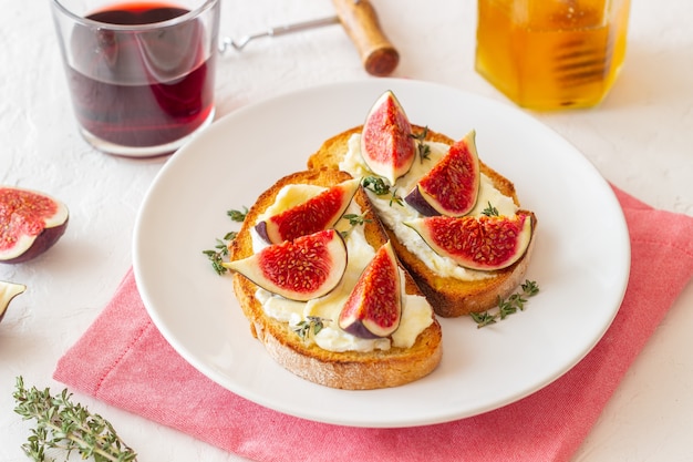 Bruschetta with figs, honey and cheese. Healthy eating. Vegetarian food.