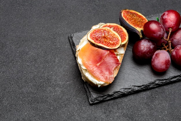 Bruschetta with ham, blue ceese and fresh figs