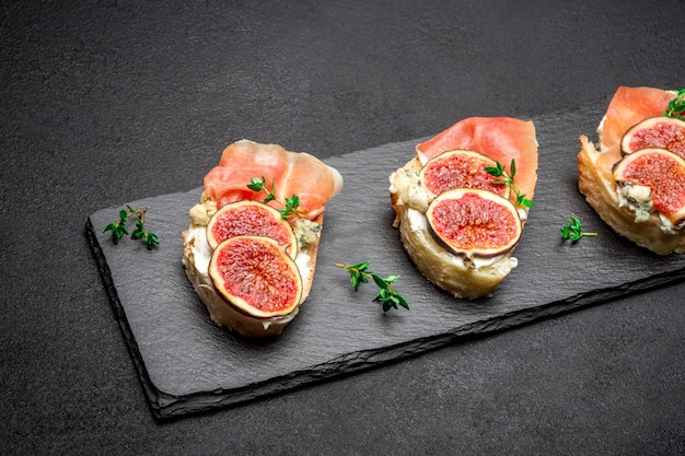 Bruschetta with ham, blue ceese and fresh figs