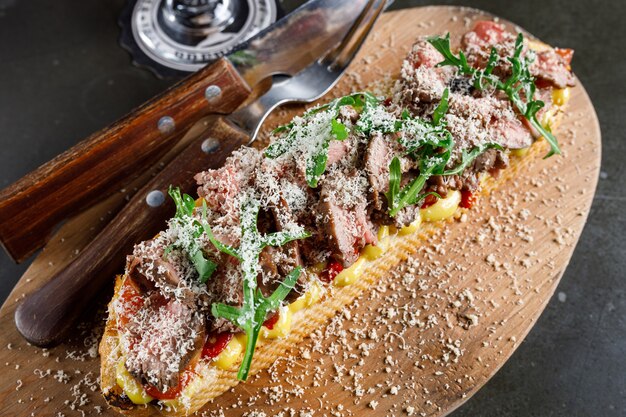 Bruschetta with roast beef and baked peppers