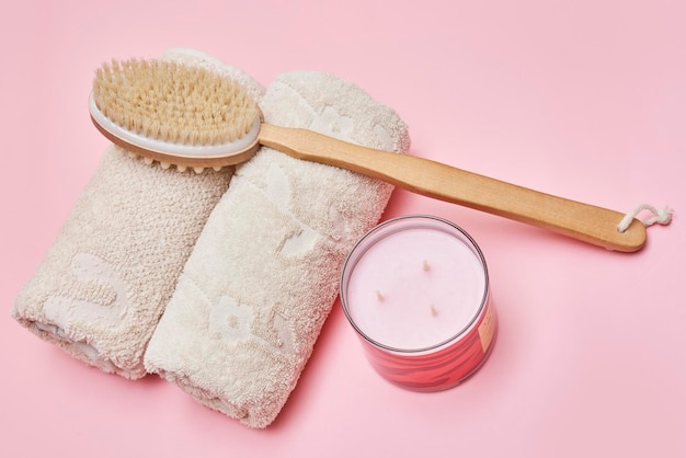 A brush and a jar of moisturizing moisturizer