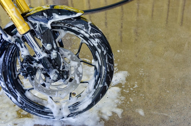 Bubble foam reiniging motorfiets wassen