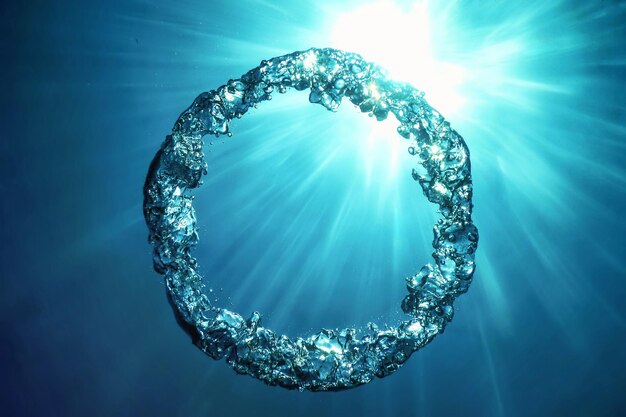 Bubble Ring Underwater stijgt naar de zon.