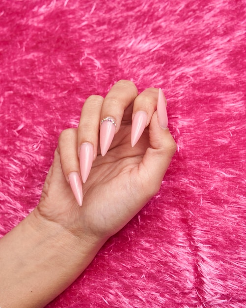 Photo bubblegum pink gel sculptured nails