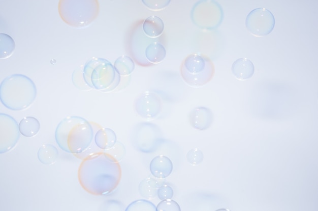 写真 バブルのカラフルな背景の白