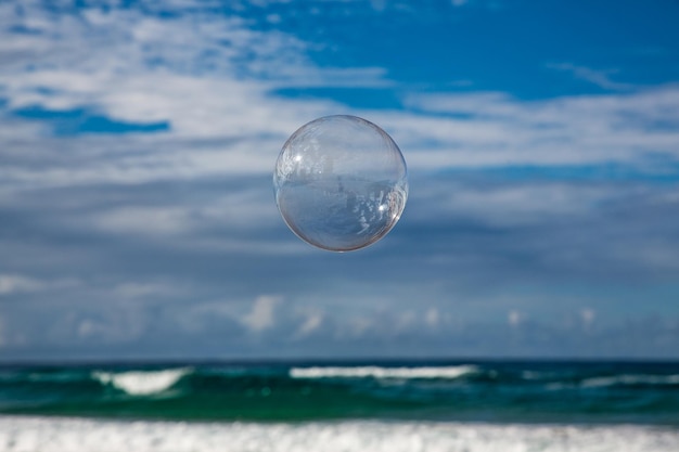 Photo bubbles over sea against sky